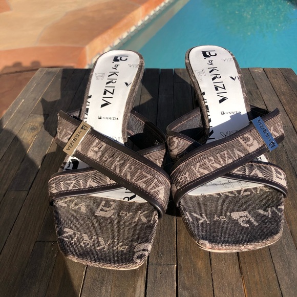 EUC VINTAGE B.by Krizia Brown Monogram Sandals Sz5 - Picture 2 of 11